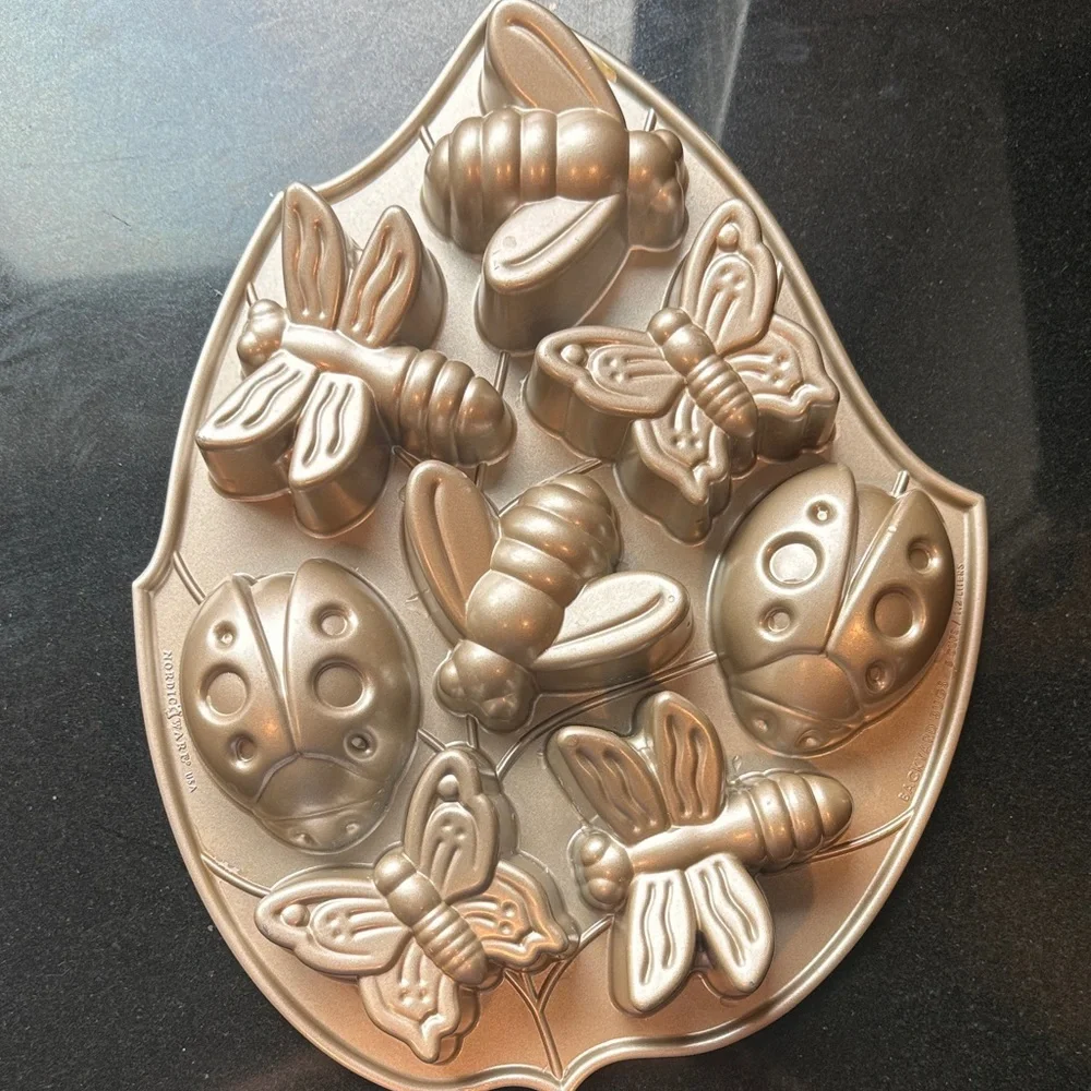Backyard Bugs Non-Stick William Sonoma Baking Mold - Gold